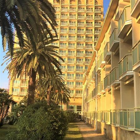 Amza Park Hotel Gagra Exterior photo