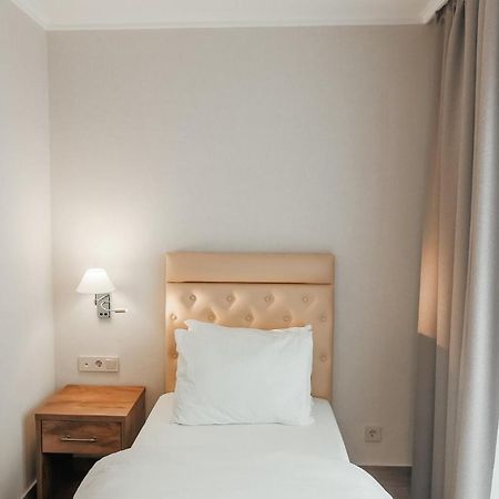 Amza Park Hotel Gagra Exterior photo