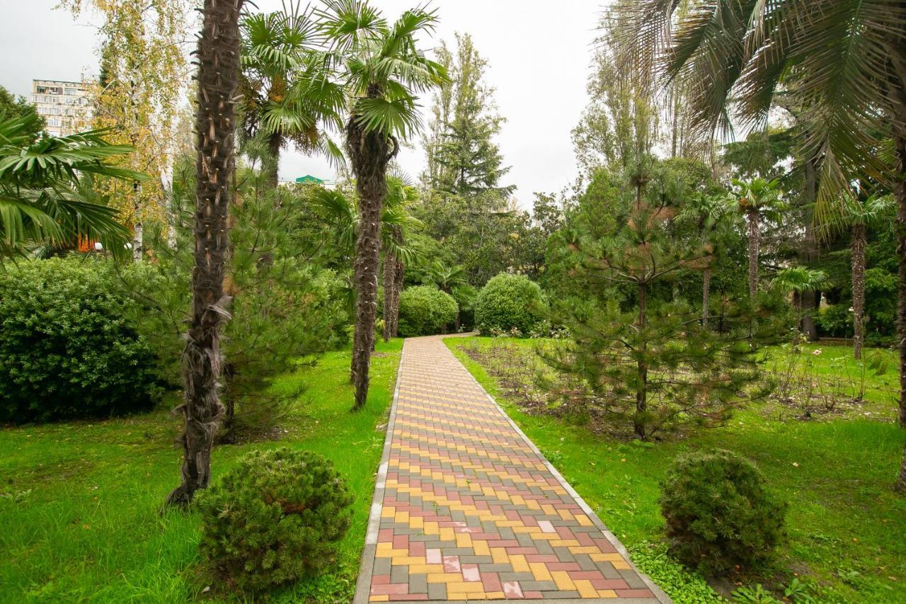 Amza Park Hotel Gagra Exterior photo