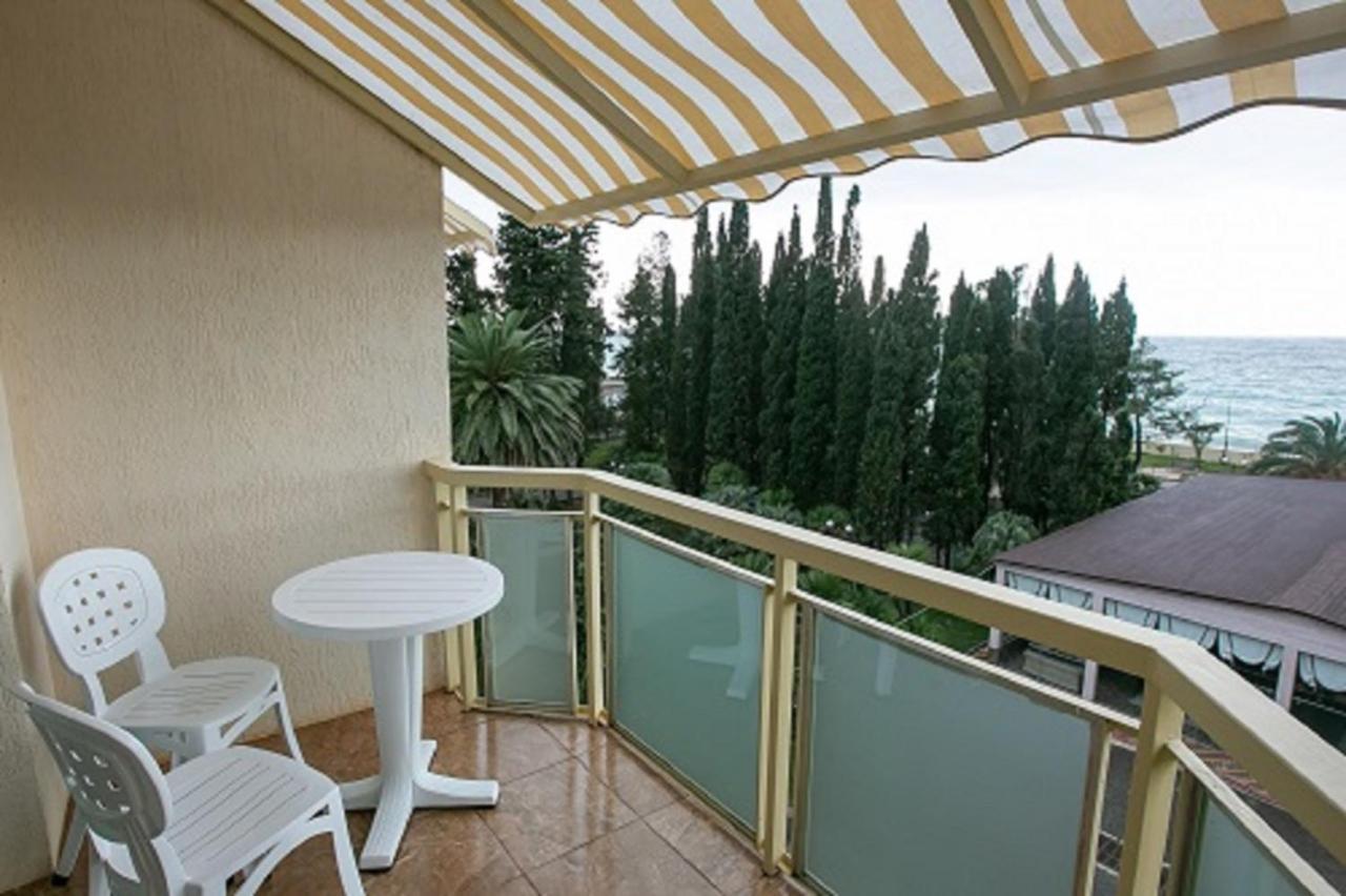 Amza Park Hotel Gagra Exterior photo
