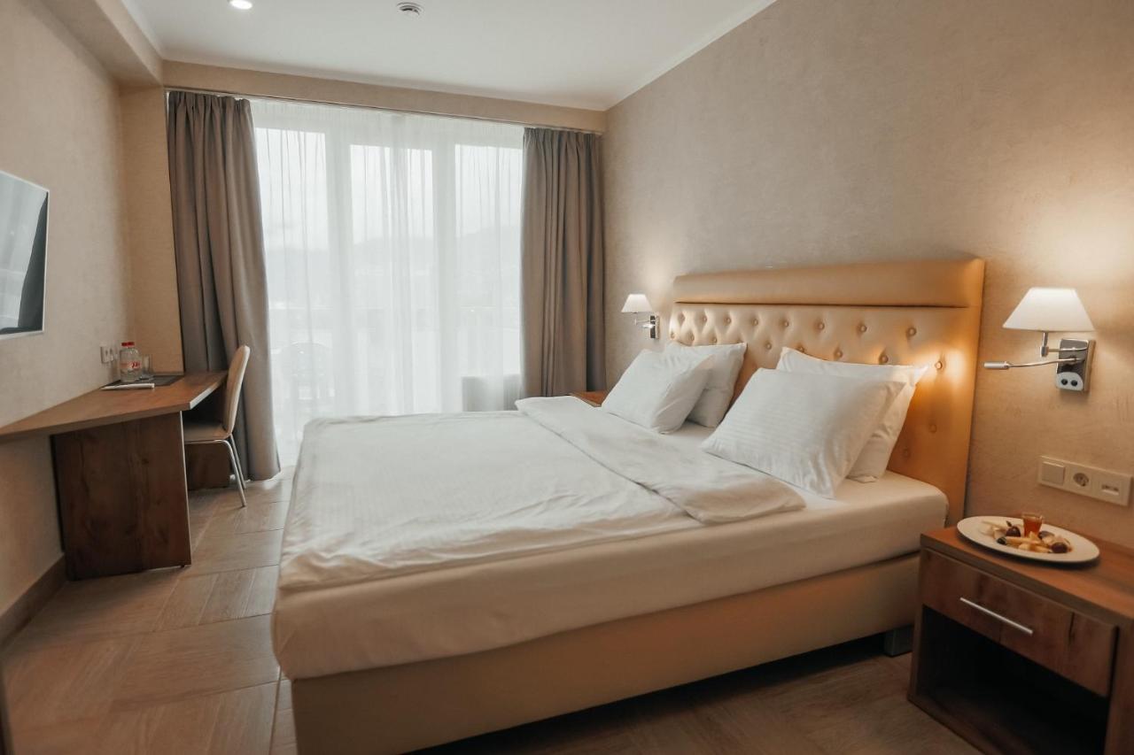 Amza Park Hotel Gagra Exterior photo