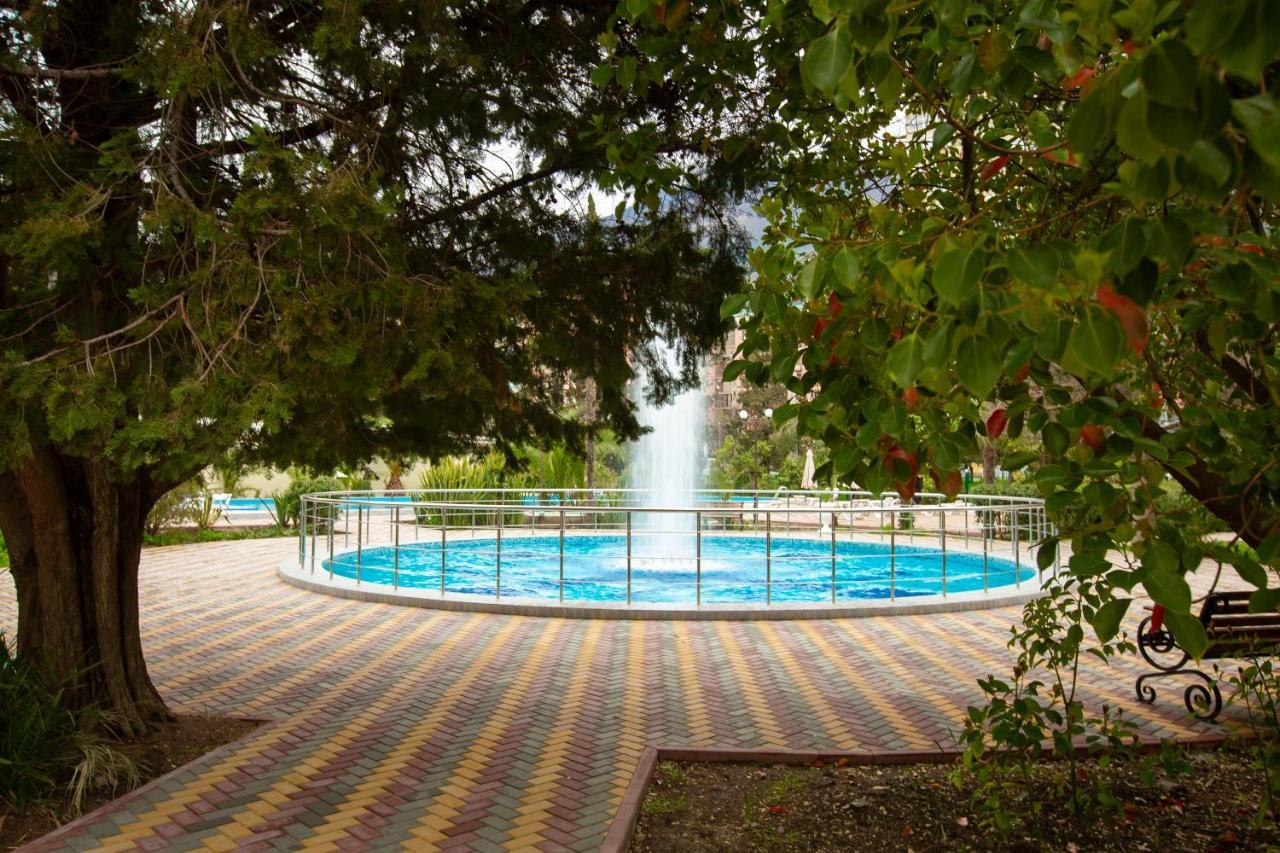 Amza Park Hotel Gagra Exterior photo