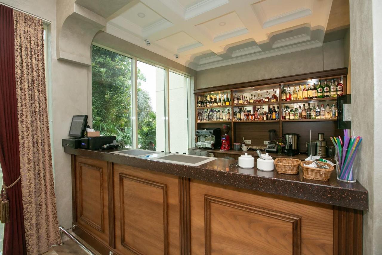 Amza Park Hotel Gagra Exterior photo